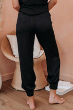 Load image into Gallery viewer, Black Drawstring Pocketed Cropped Jogger Pants
